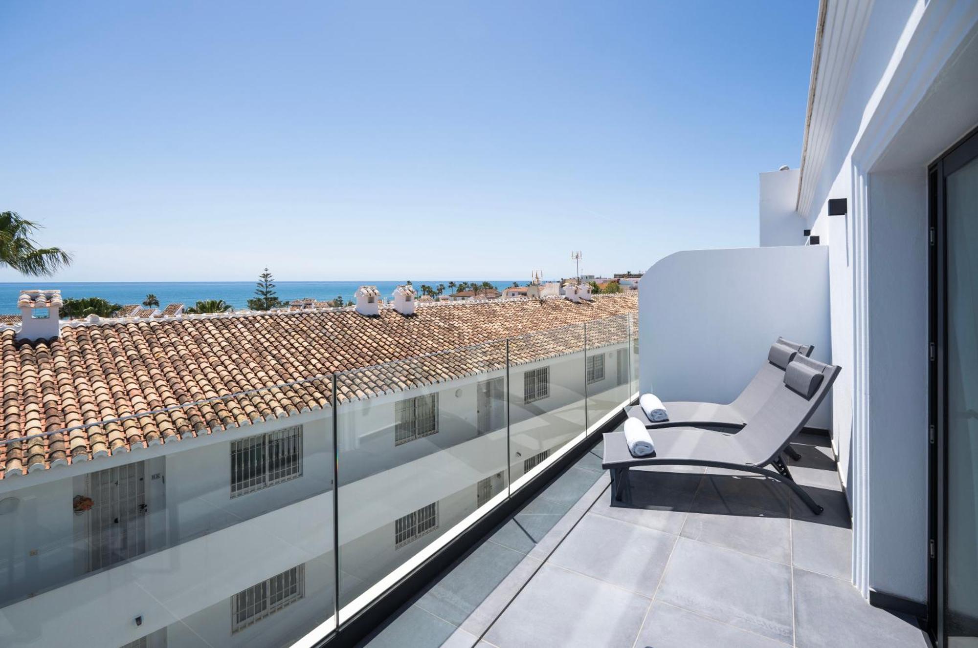 The Orange House Boutique Hotel And Upstairs Rooftop Bar Center Of La Cala De Mijas 100M From The Beach Экстерьер фото