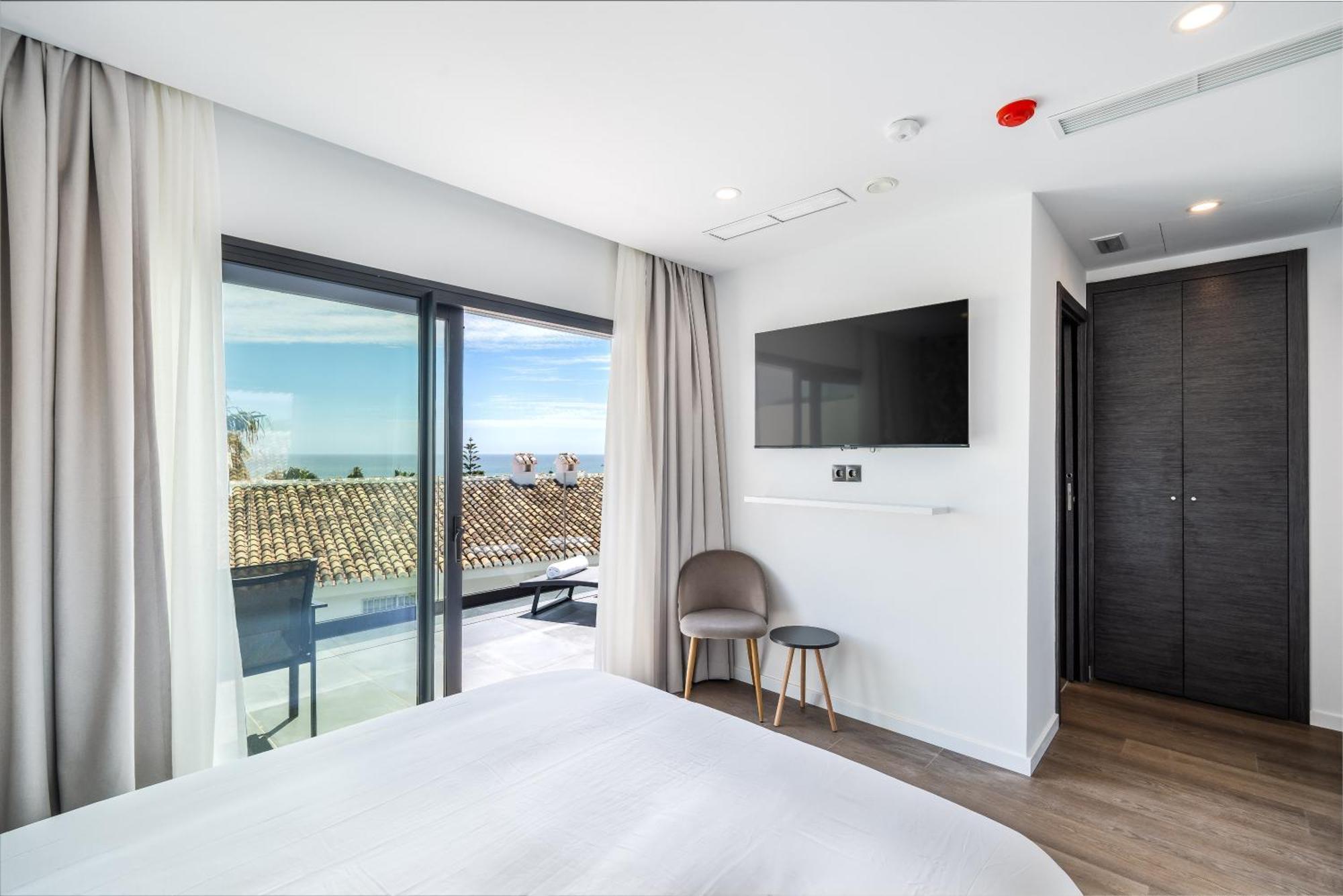 The Orange House Boutique Hotel And Upstairs Rooftop Bar Center Of La Cala De Mijas 100M From The Beach Экстерьер фото