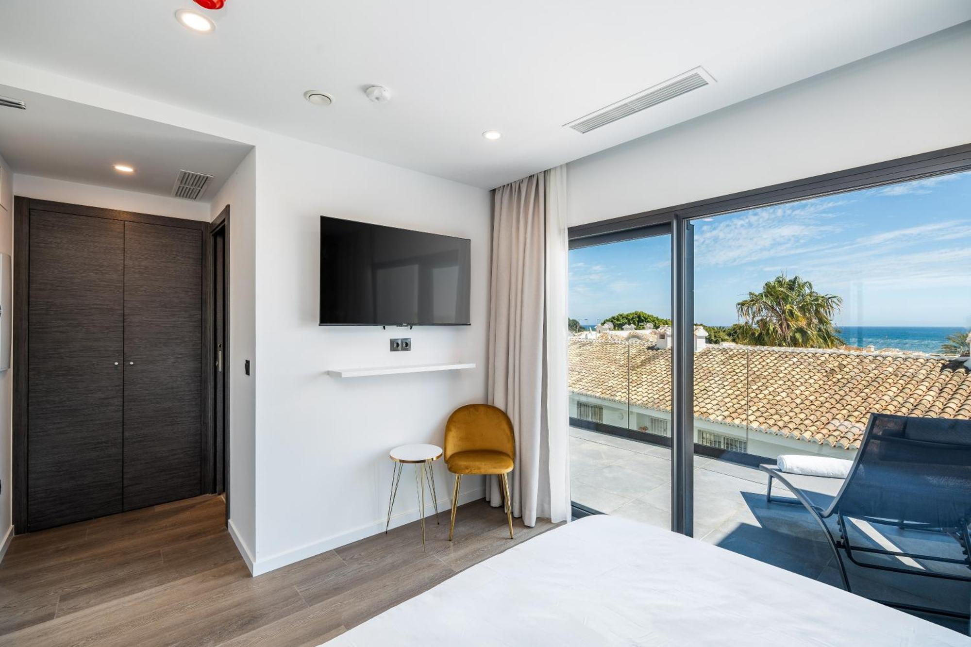 The Orange House Boutique Hotel And Upstairs Rooftop Bar Center Of La Cala De Mijas 100M From The Beach Экстерьер фото