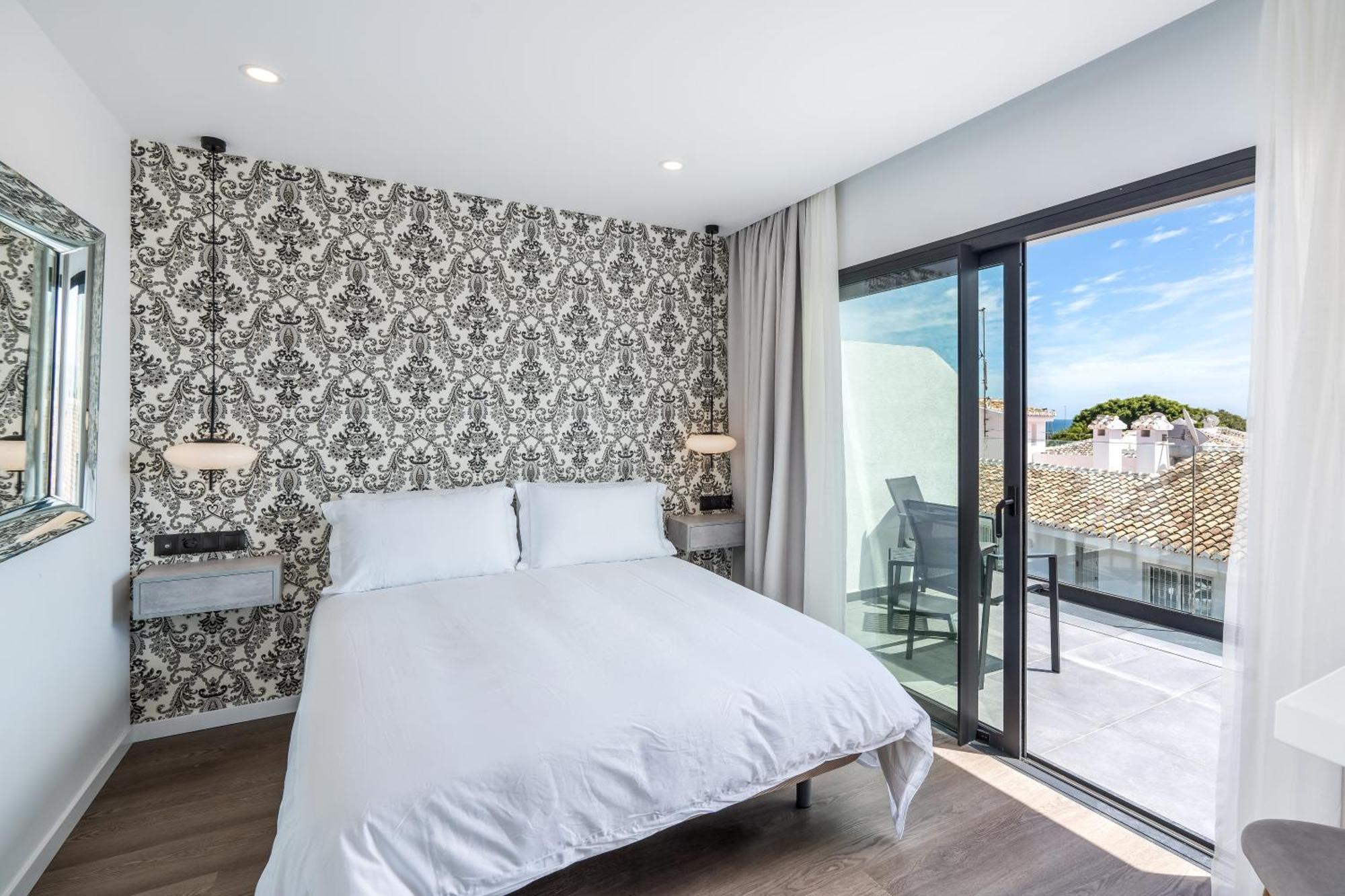 The Orange House Boutique Hotel And Upstairs Rooftop Bar Center Of La Cala De Mijas 100M From The Beach Экстерьер фото